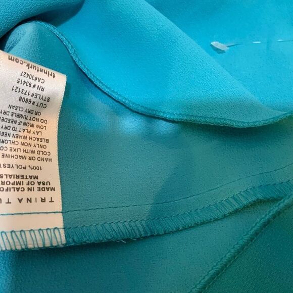 TRINA TURK Floramina Open Shoulder V-Neck Short Sleeve Top M Turquoise Blue NWOT - Picture 7 of 8